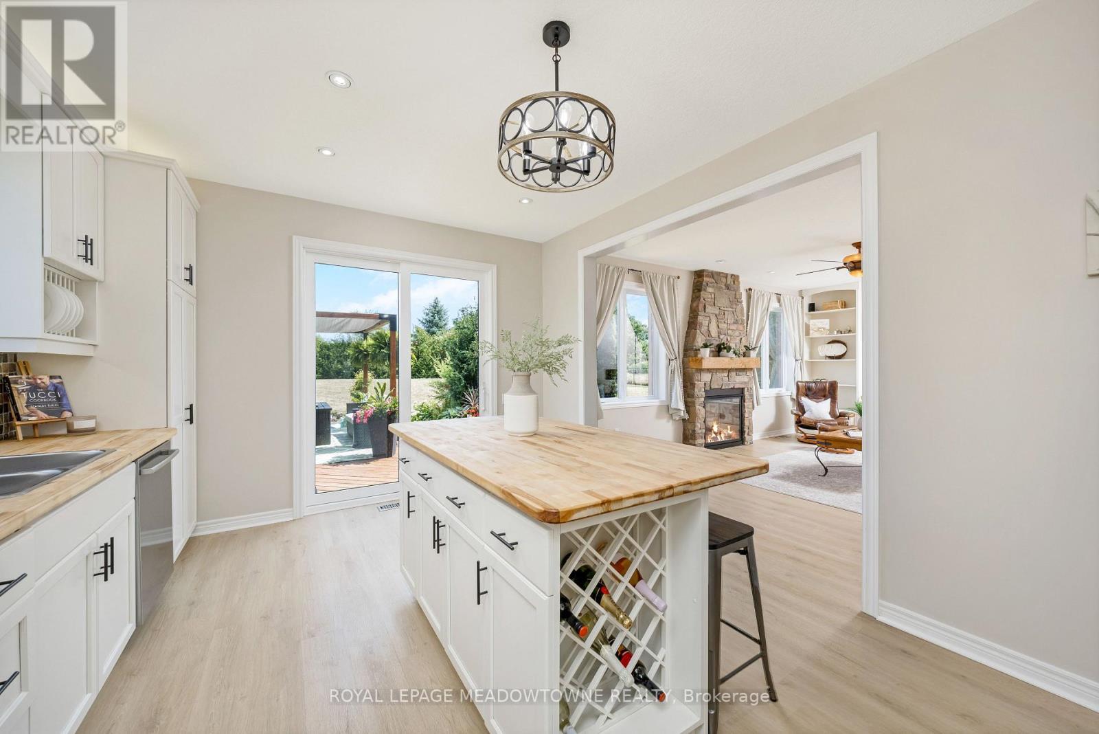 












26 ISLAND LAKE ROAD

,
Mono,




Ontario
L9W5K3

