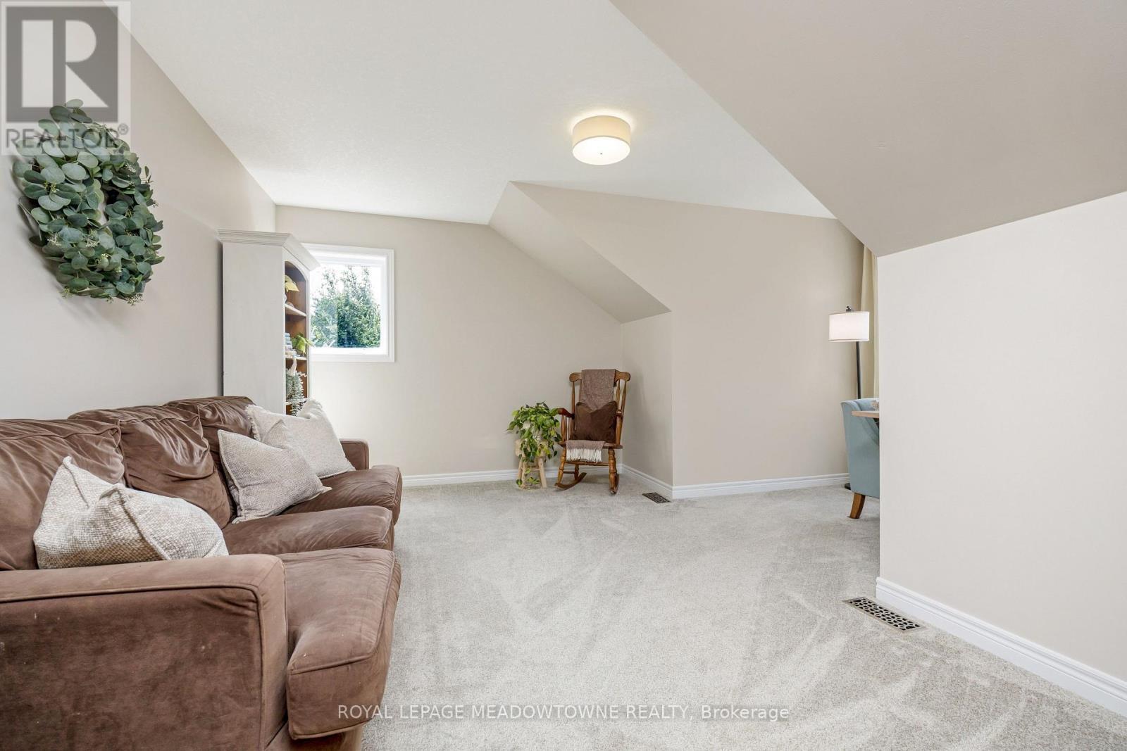 












26 ISLAND LAKE ROAD

,
Mono,




Ontario
L9W5K3

