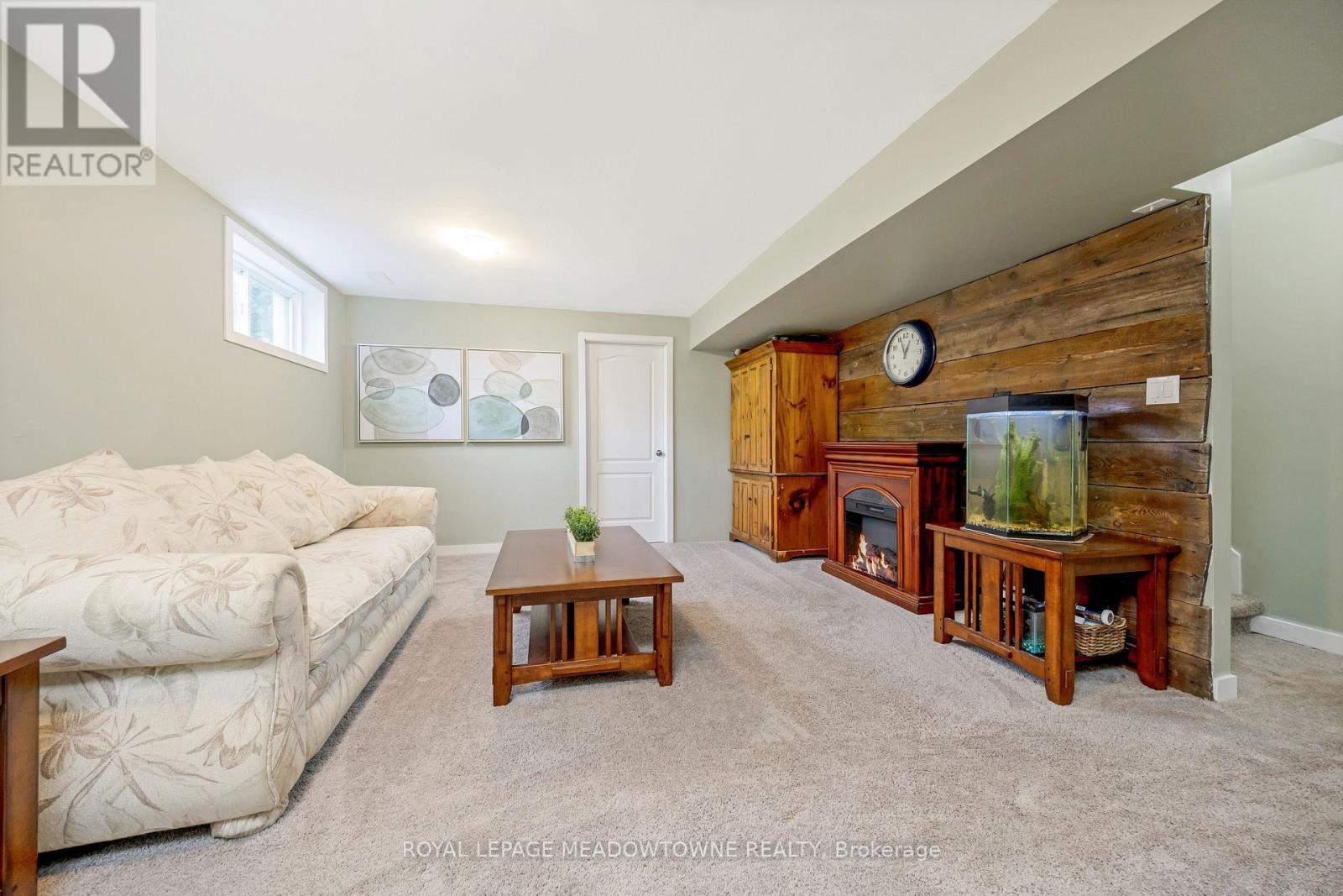 












26 ISLAND LAKE ROAD

,
Mono,




Ontario
L9W5K3

