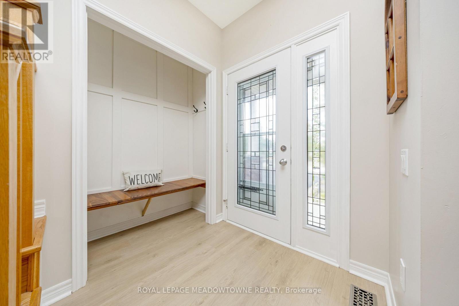 












26 ISLAND LAKE ROAD

,
Mono,




Ontario
L9W5K3

