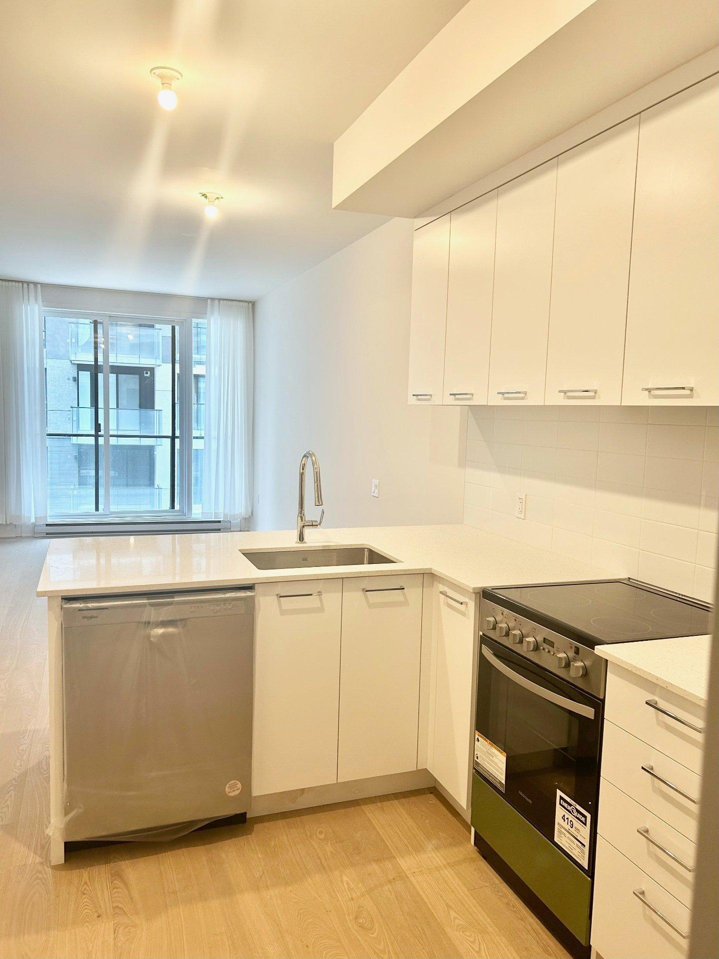 









1485


Rue des Bassins

, 329B,
Montréal (Le Sud-Ouest),




QC
H3C1B7

