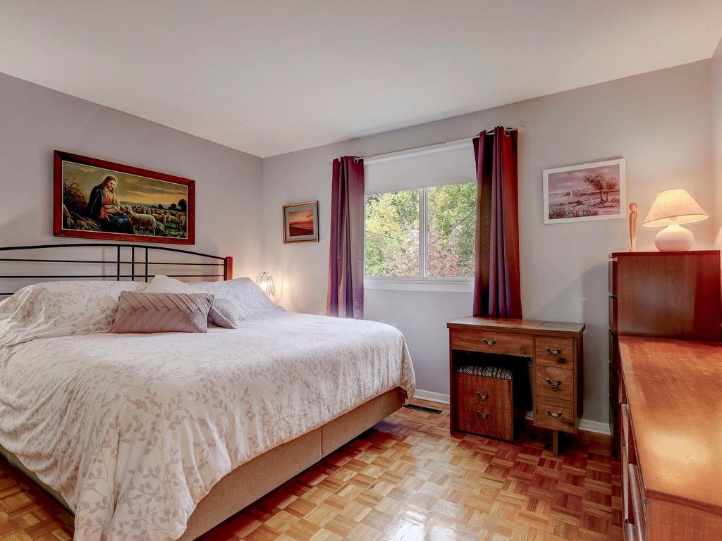 









12722


Rue Tracy

,
Pierrefonds-Roxboro (Montréal),




QC
H8Z1R6

