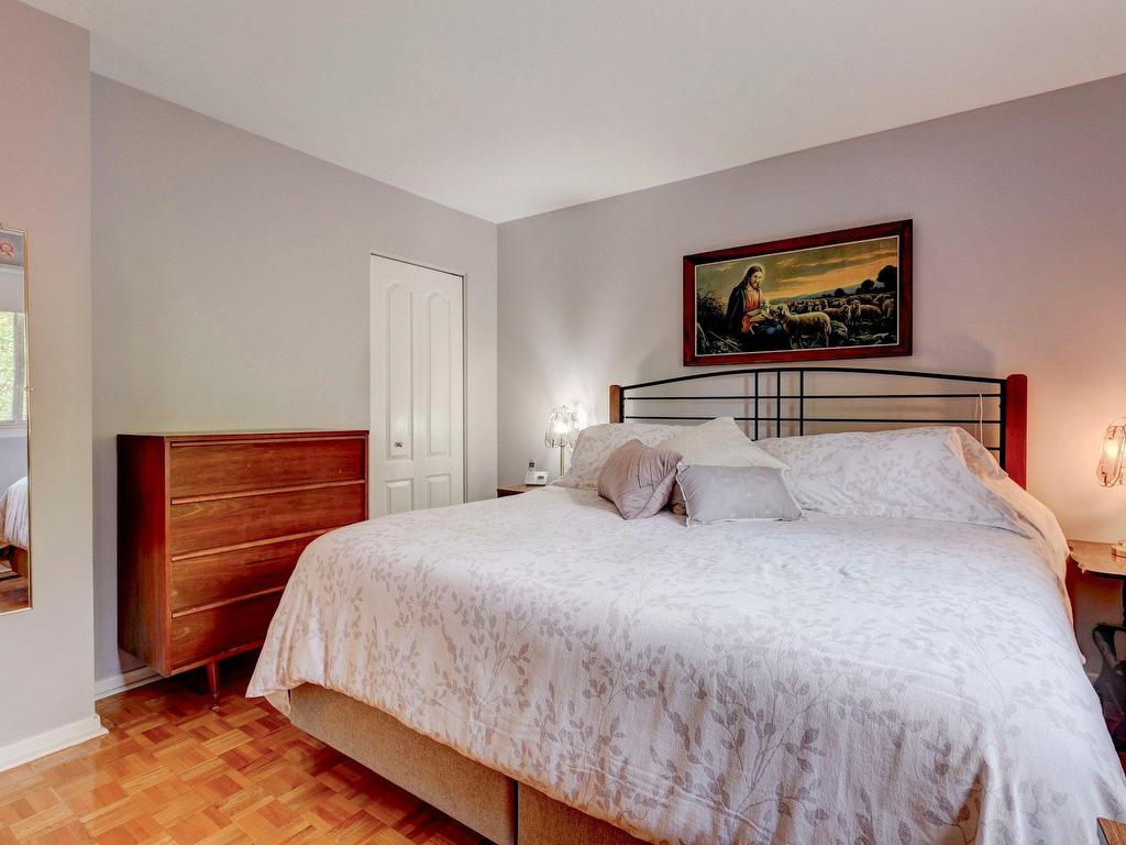 









12722


Rue Tracy

,
Pierrefonds-Roxboro (Montréal),




QC
H8Z1R6

