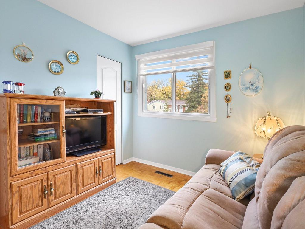 









12722


Rue Tracy

,
Pierrefonds-Roxboro (Montréal),




QC
H8Z1R6


