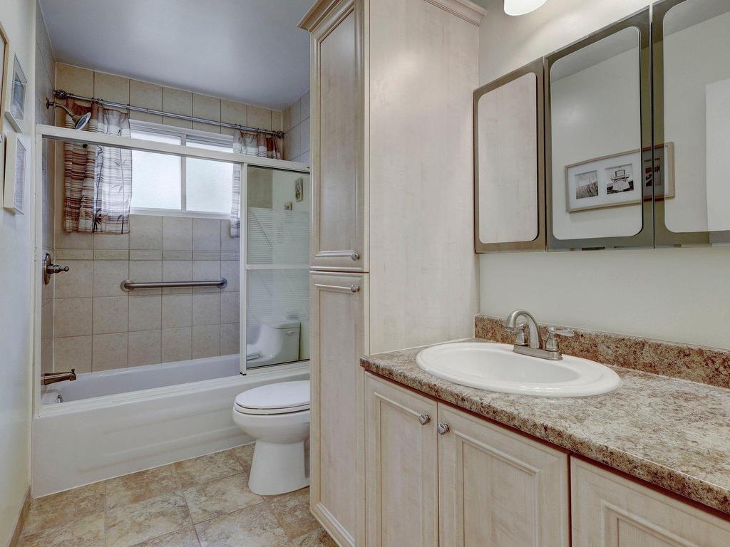 









12722


Rue Tracy

,
Pierrefonds-Roxboro (Montréal),




QC
H8Z1R6


