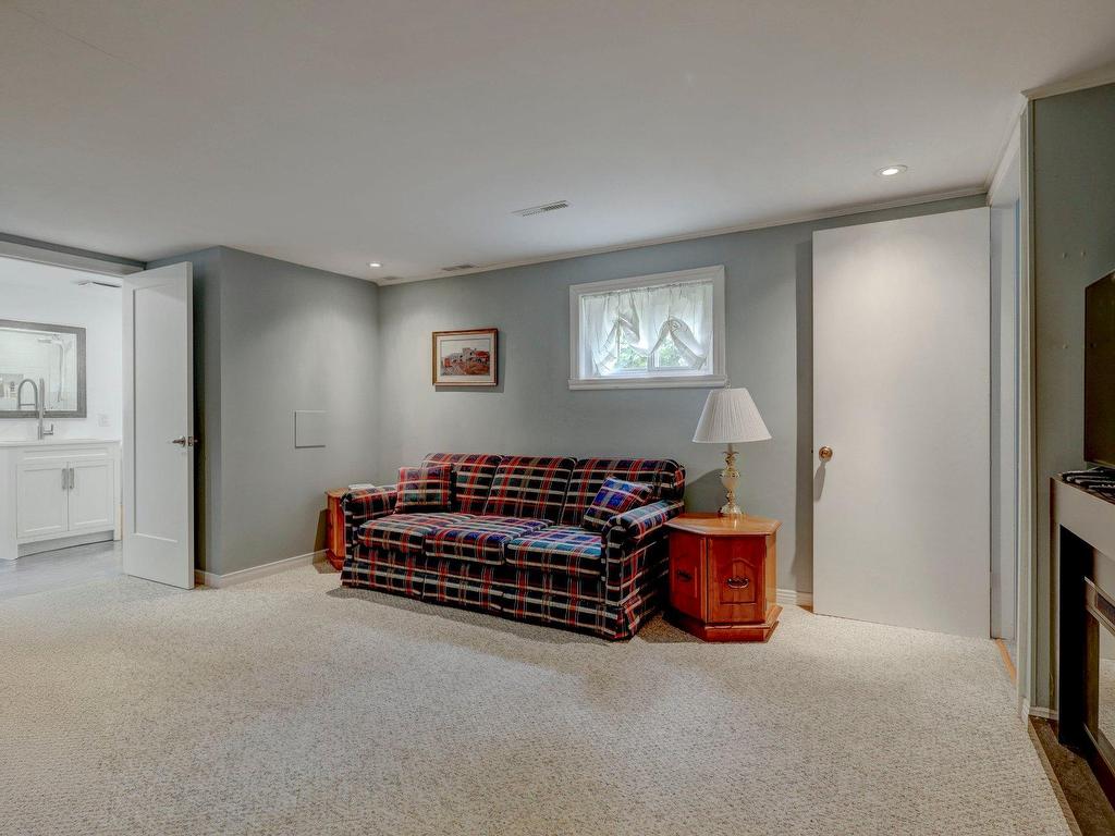 









12722


Rue Tracy

,
Pierrefonds-Roxboro (Montréal),




QC
H8Z1R6

