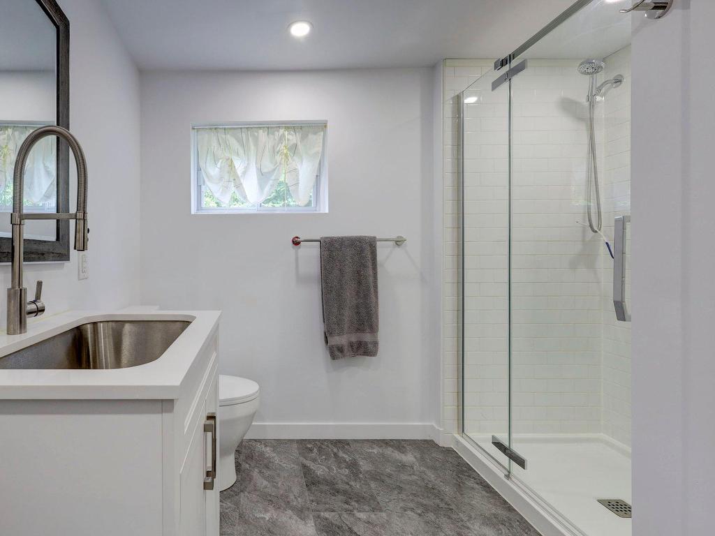 









12722


Rue Tracy

,
Pierrefonds-Roxboro (Montréal),




QC
H8Z1R6

