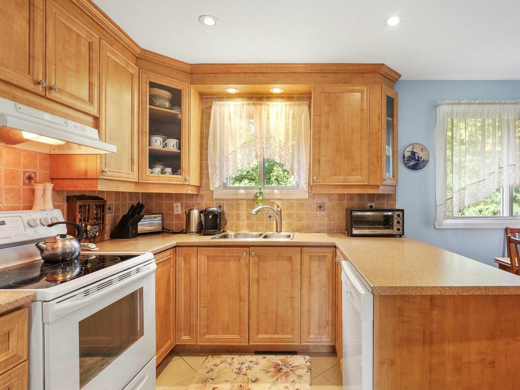 









12722


Rue Tracy

,
Pierrefonds-Roxboro (Montréal),




QC
H8Z1R6

