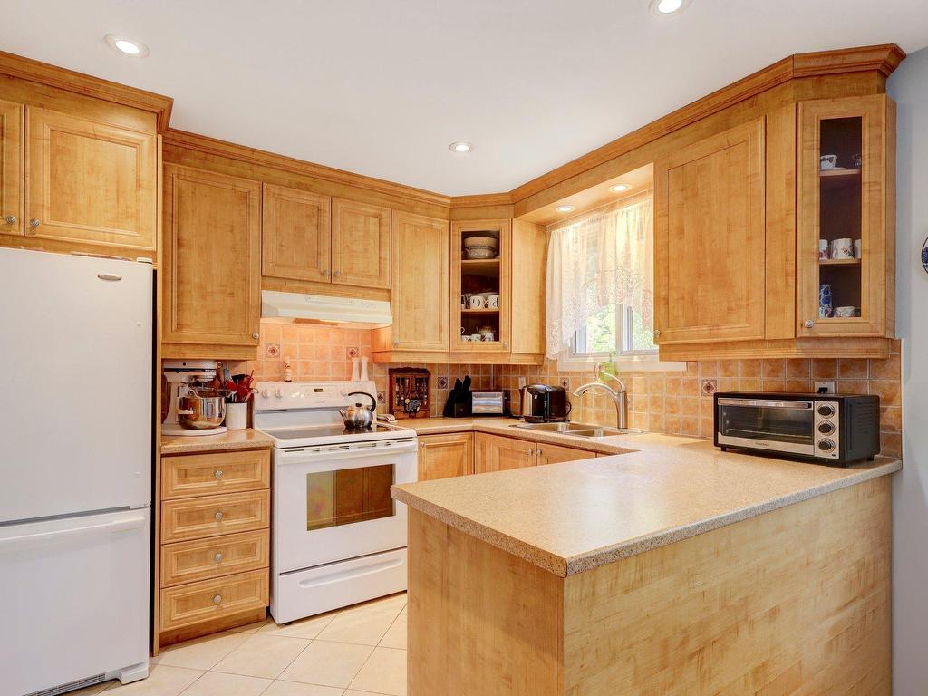 









12722


Rue Tracy

,
Pierrefonds-Roxboro (Montréal),




QC
H8Z1R6

