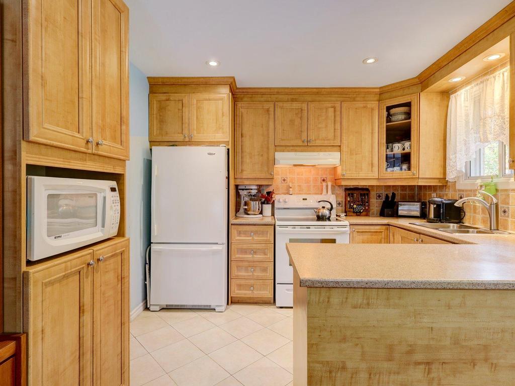 









12722


Rue Tracy

,
Pierrefonds-Roxboro (Montréal),




QC
H8Z1R6

