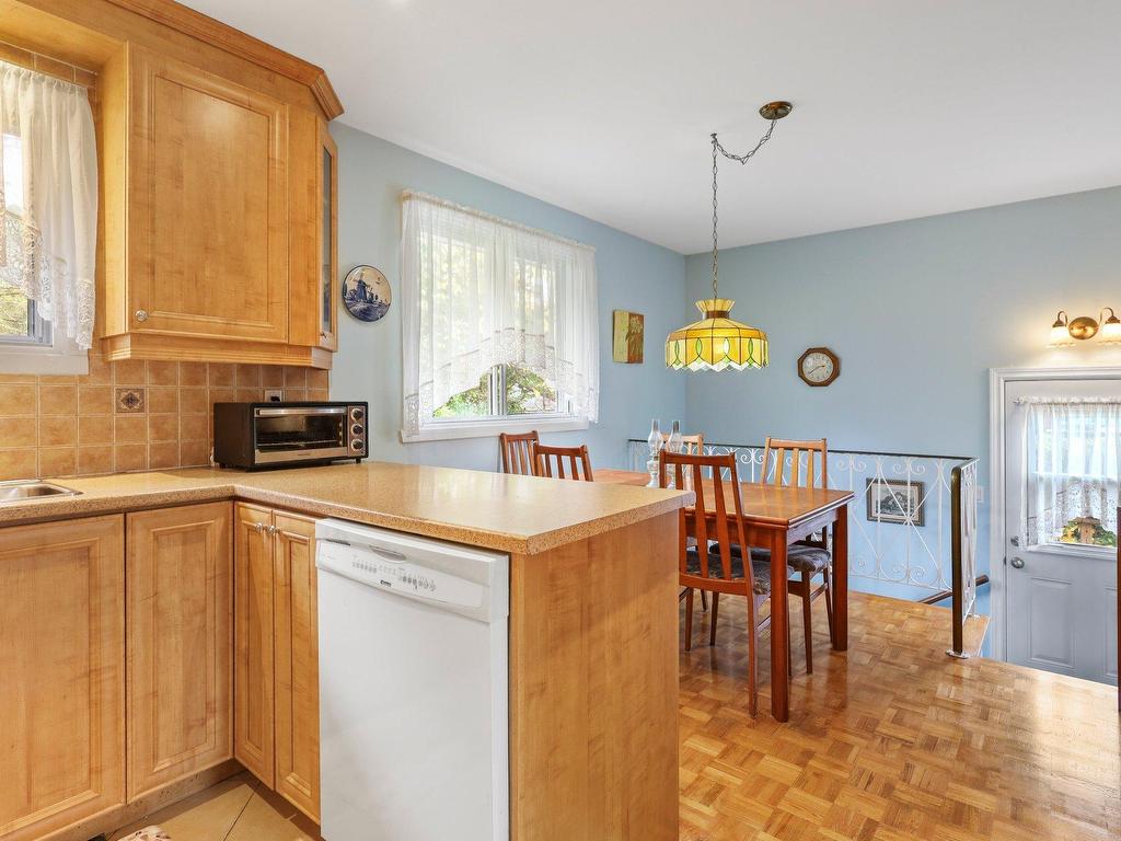 









12722


Rue Tracy

,
Pierrefonds-Roxboro (Montréal),




QC
H8Z1R6

