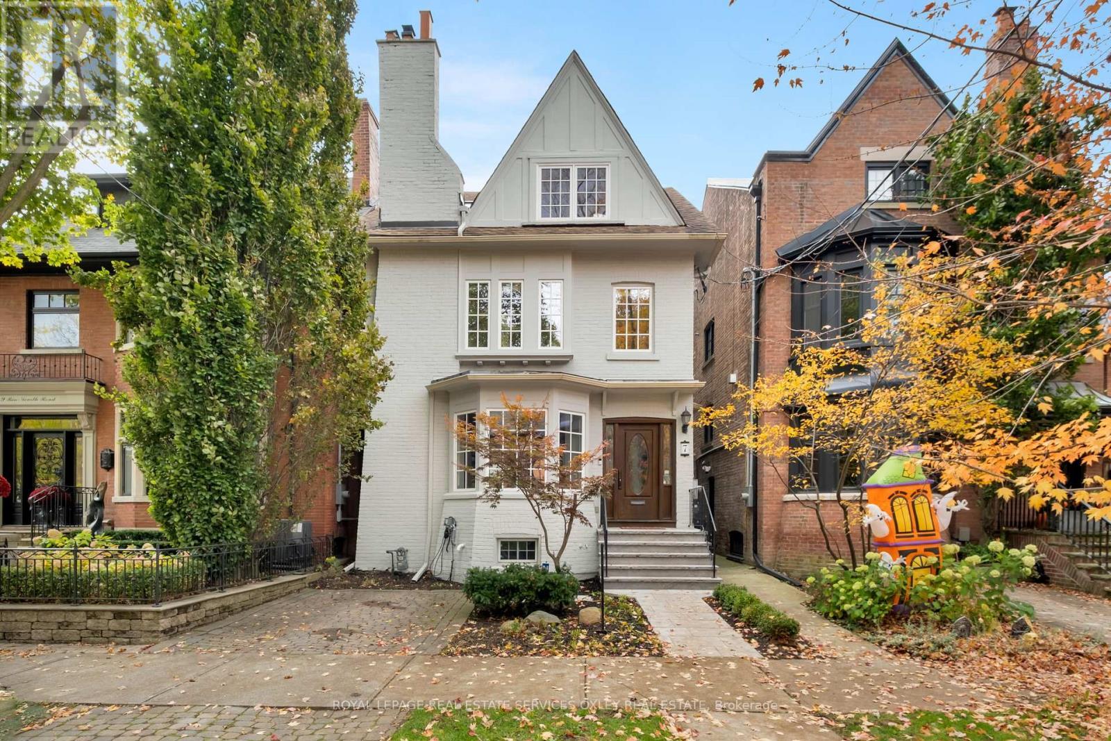 












7 BINSCARTH ROAD

,
Toronto,




Ontario
M4W1Y2

