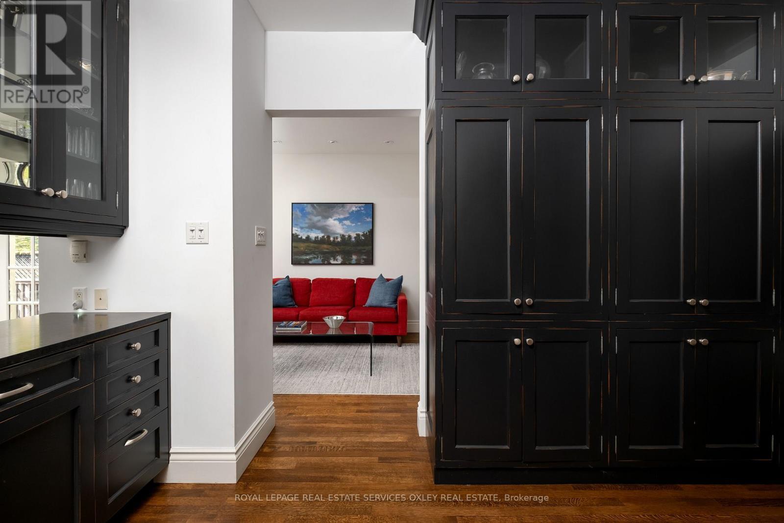 












7 BINSCARTH ROAD

,
Toronto,




Ontario
M4W1Y2

