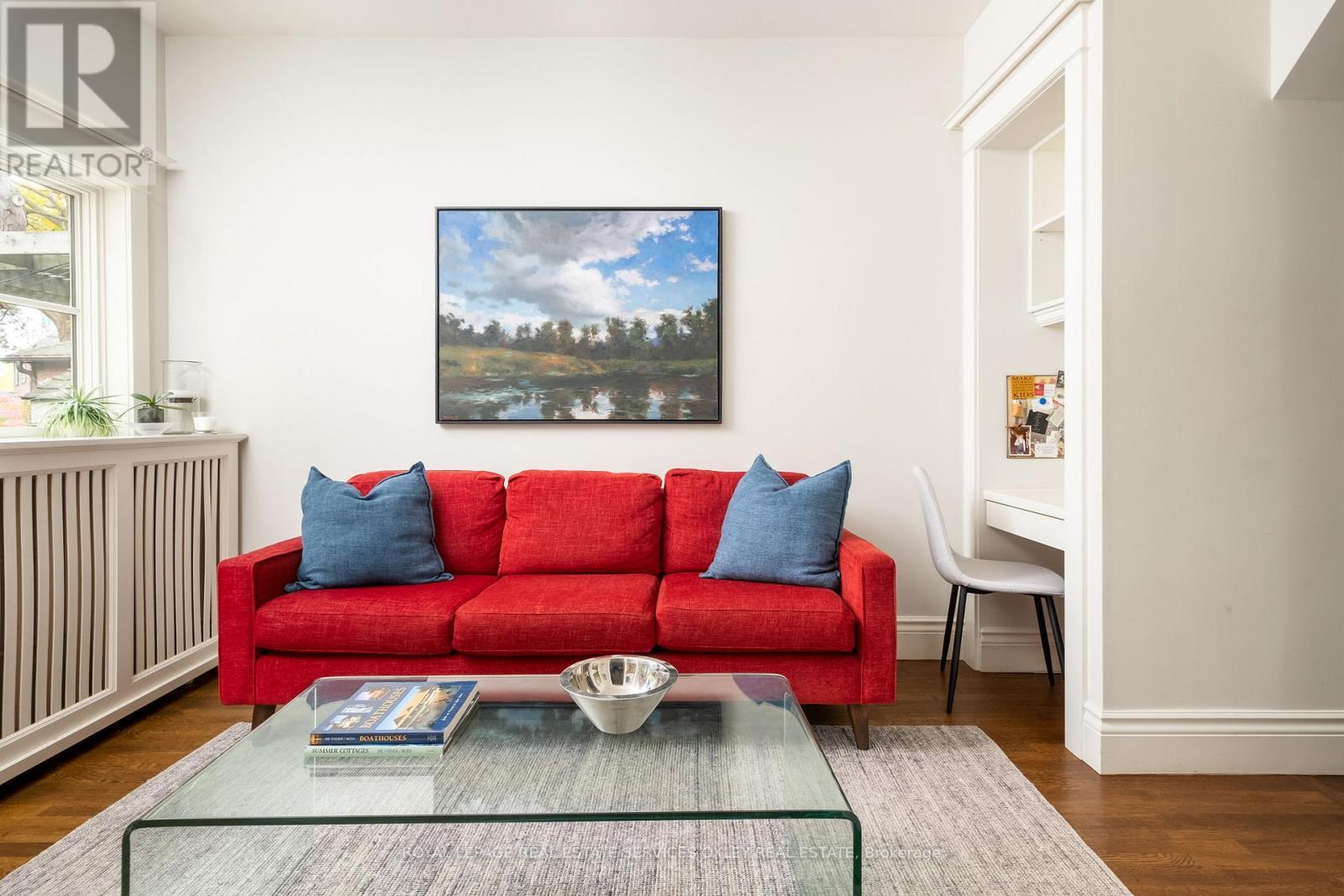 












7 BINSCARTH ROAD

,
Toronto,




Ontario
M4W1Y2

