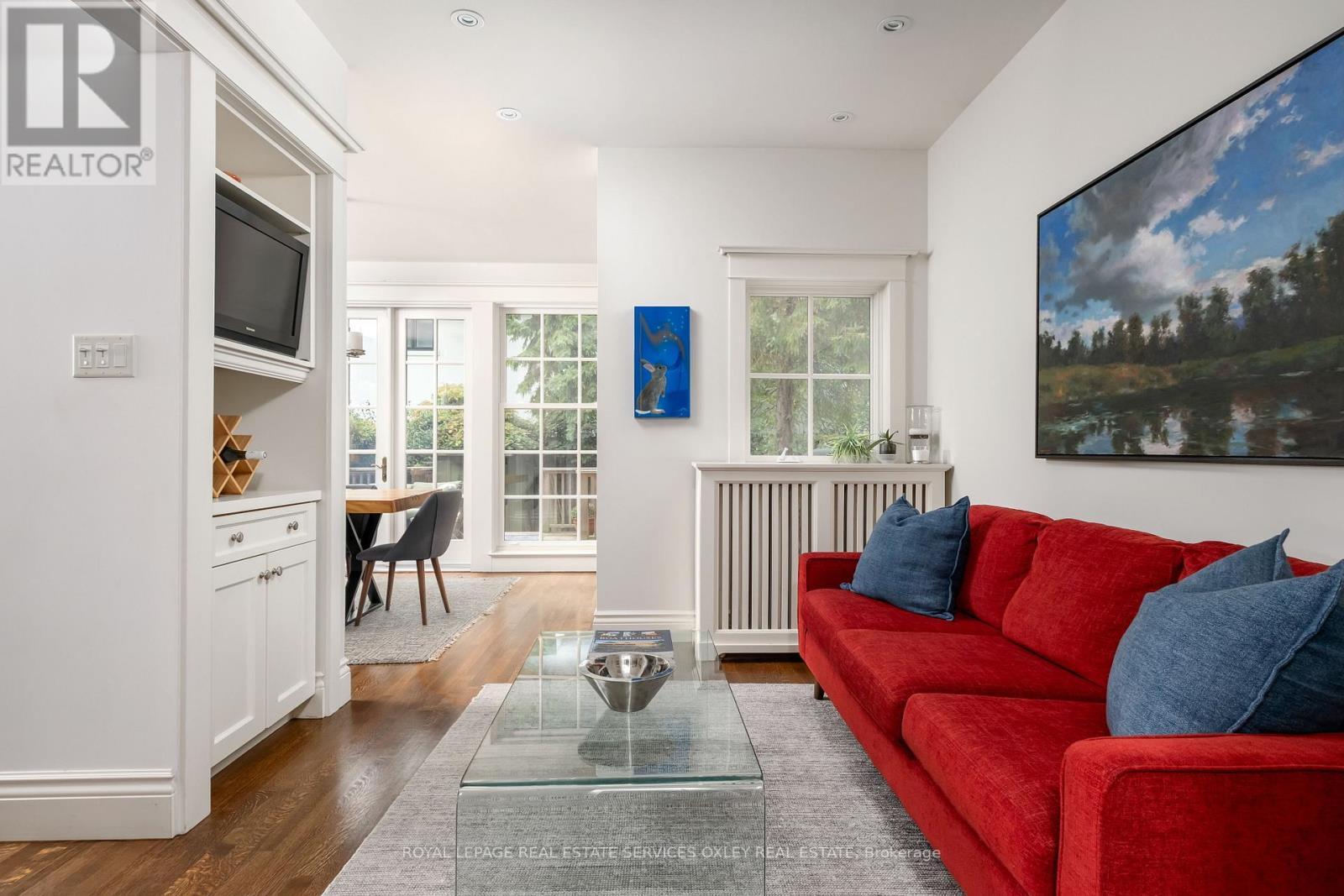 












7 BINSCARTH ROAD

,
Toronto,




Ontario
M4W1Y2

