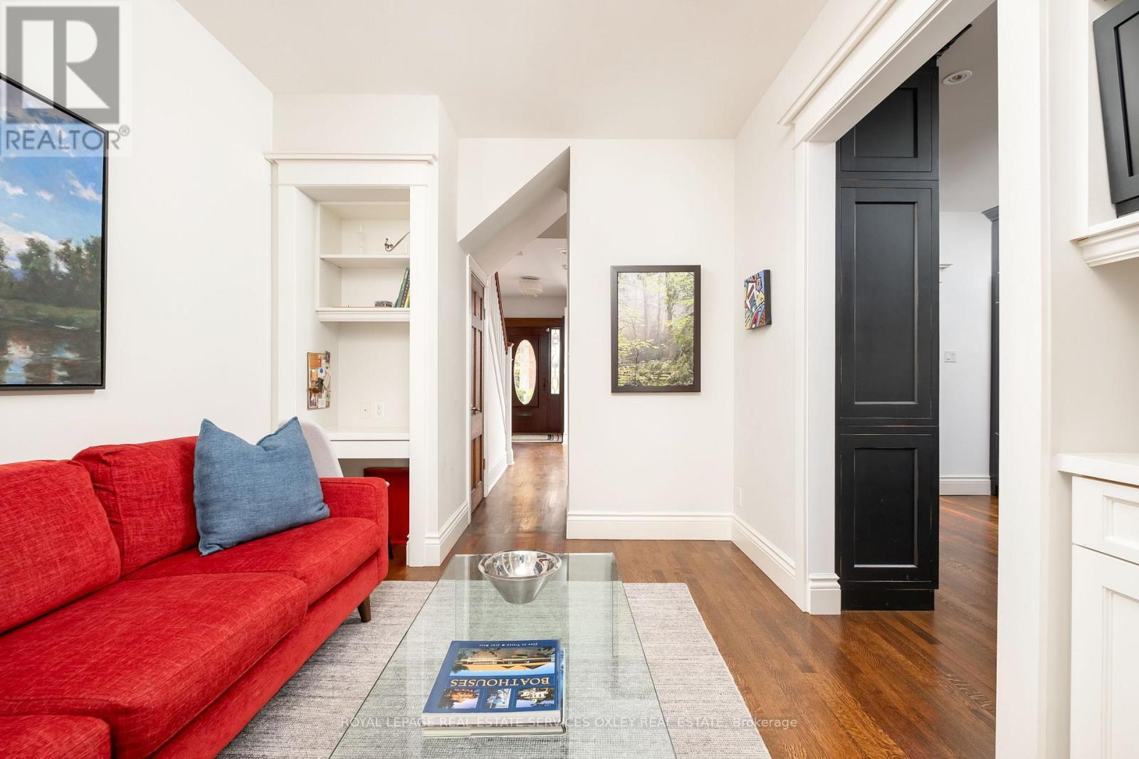 












7 BINSCARTH ROAD

,
Toronto,




Ontario
M4W1Y2

