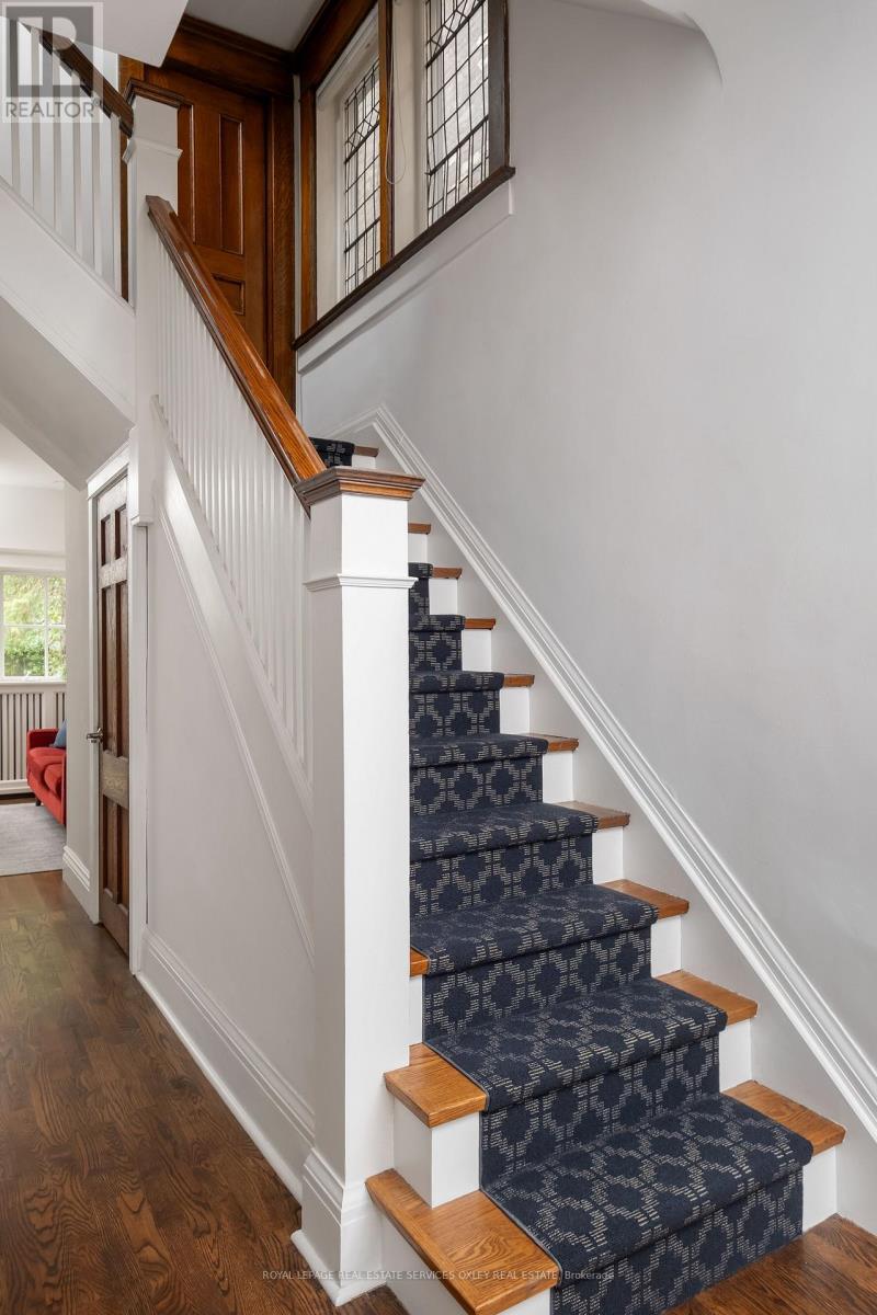 












7 BINSCARTH ROAD

,
Toronto,




Ontario
M4W1Y2

