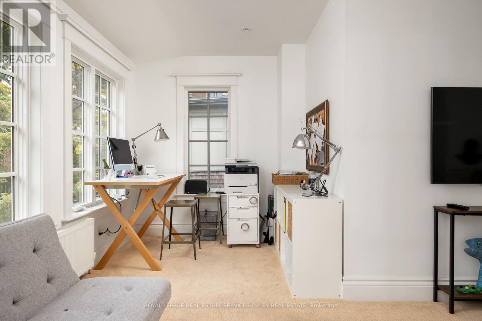 












7 BINSCARTH ROAD

,
Toronto,




Ontario
M4W1Y2

