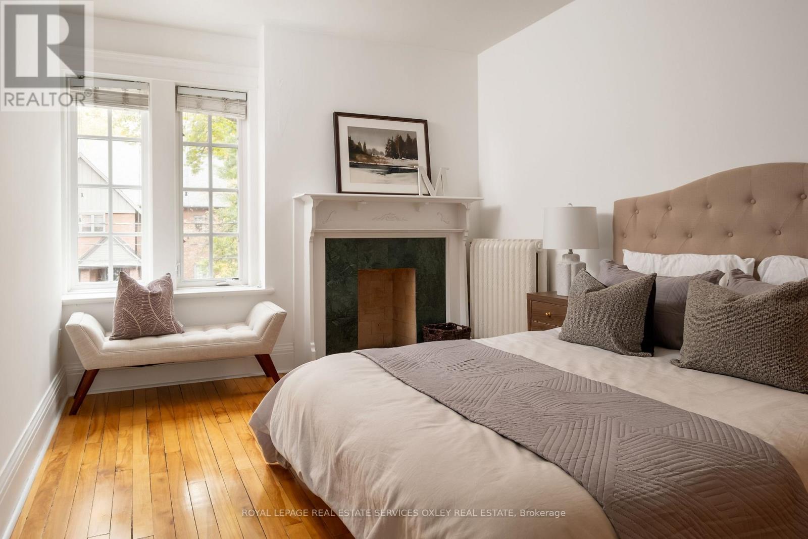 












7 BINSCARTH ROAD

,
Toronto,




Ontario
M4W1Y2

