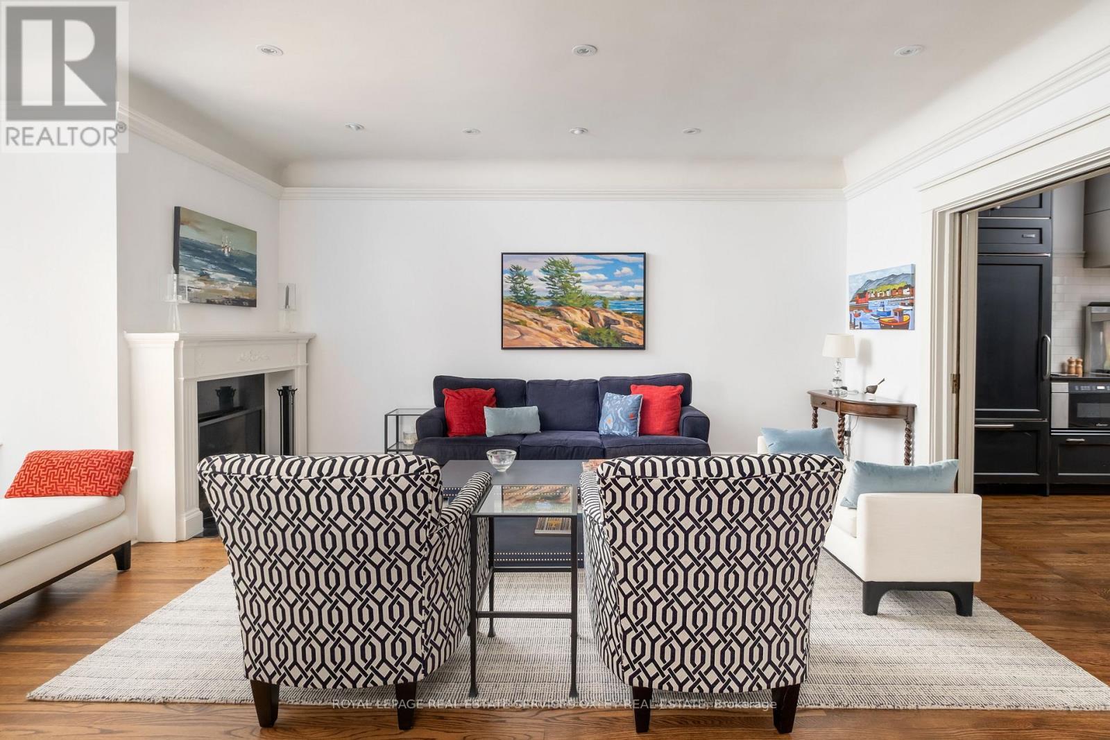 












7 BINSCARTH ROAD

,
Toronto,




Ontario
M4W1Y2

