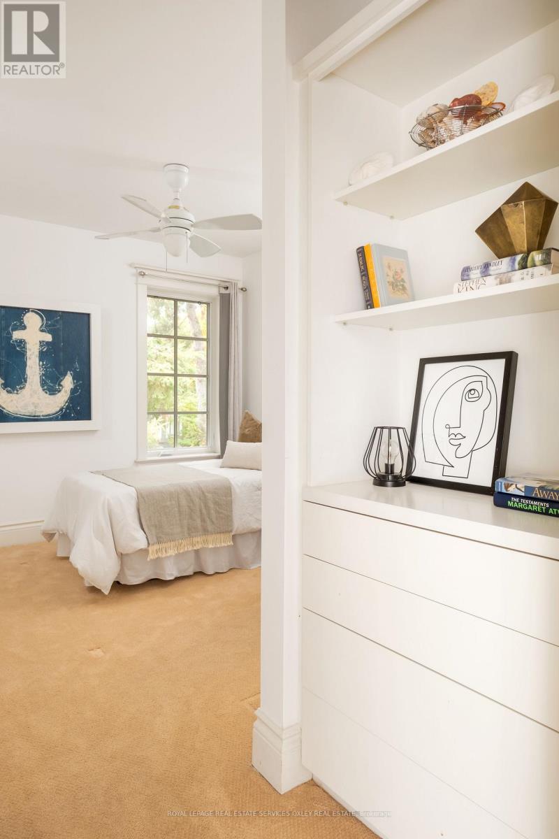 












7 BINSCARTH ROAD

,
Toronto,




Ontario
M4W1Y2

