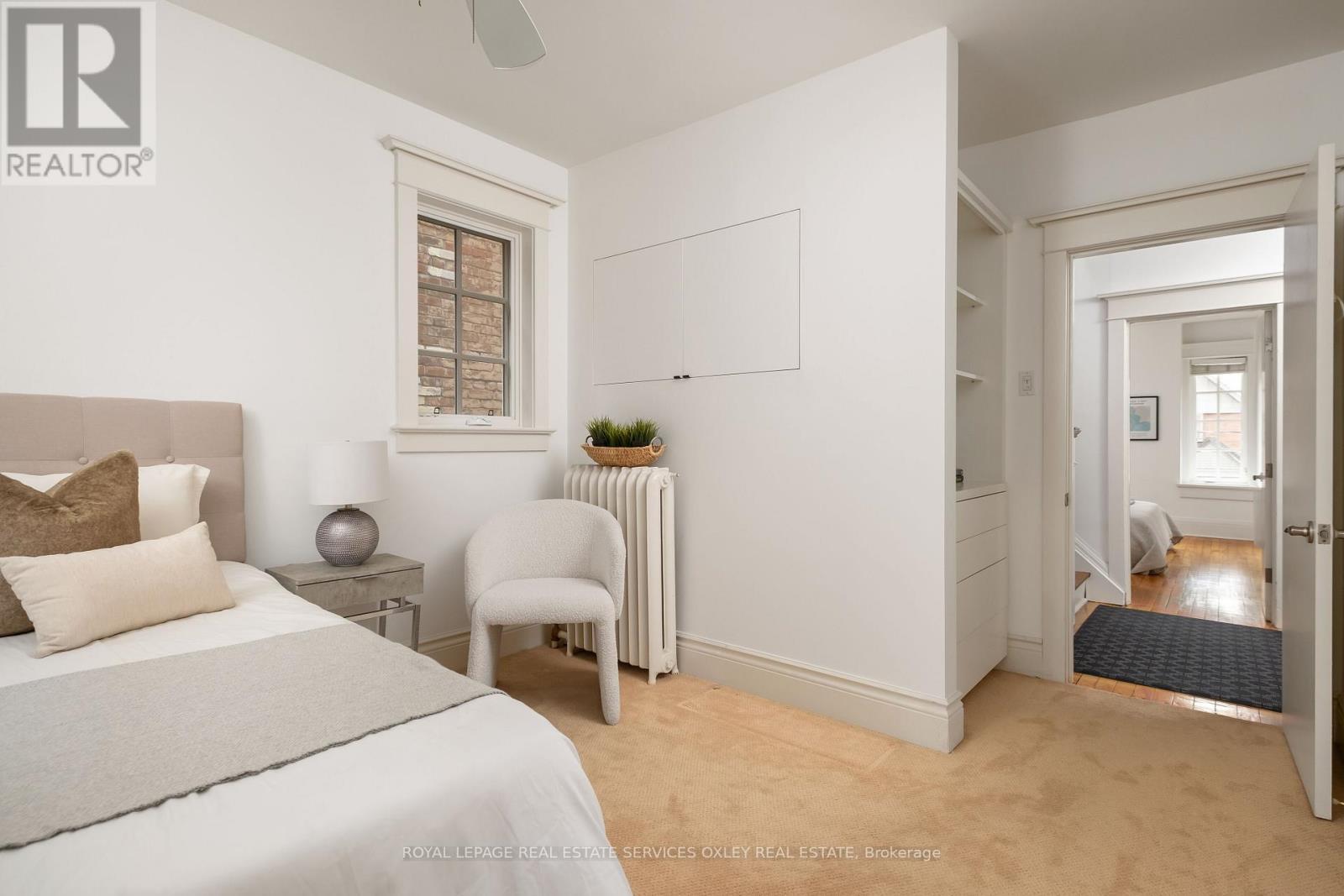 












7 BINSCARTH ROAD

,
Toronto,




Ontario
M4W1Y2

