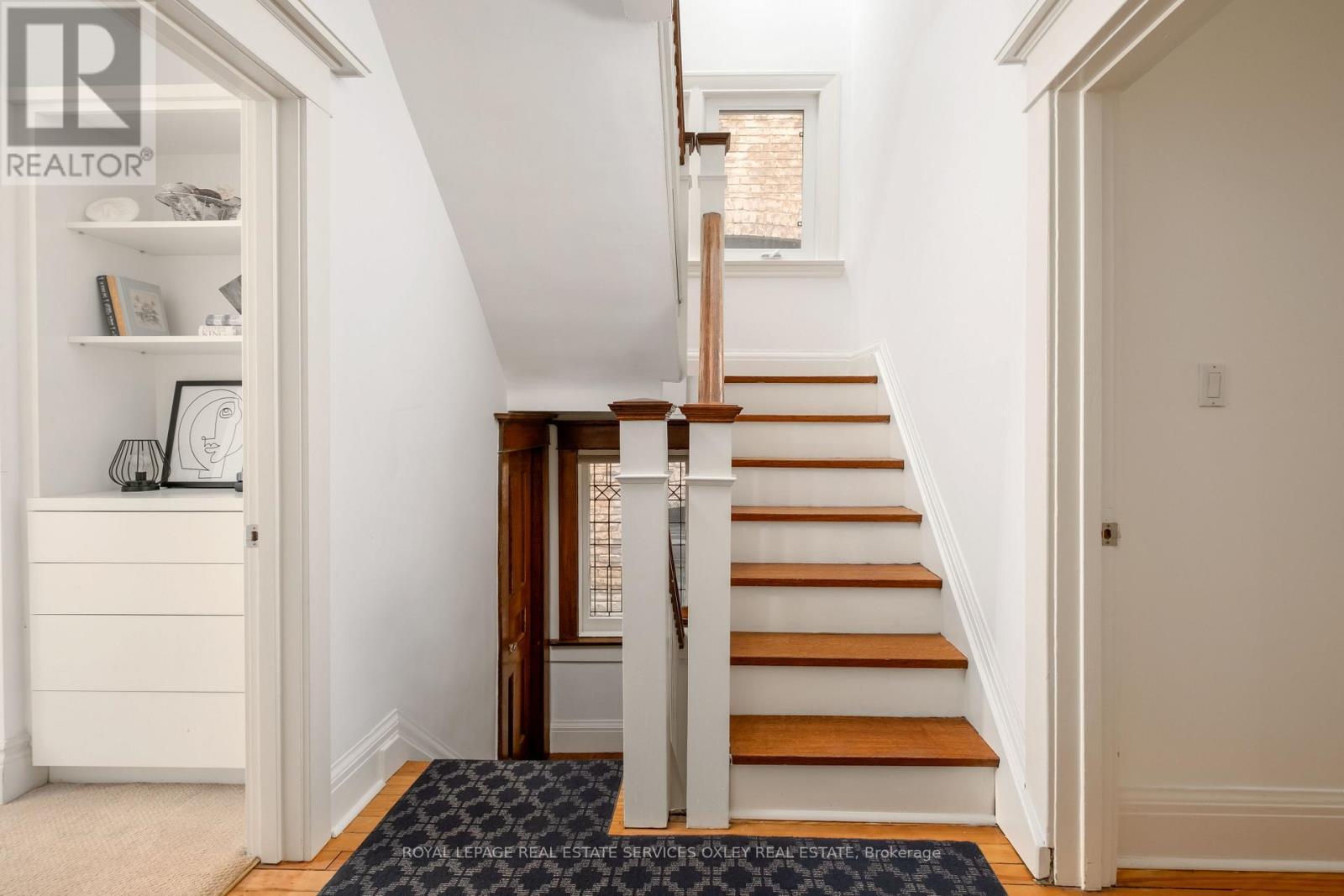 












7 BINSCARTH ROAD

,
Toronto,




Ontario
M4W1Y2

