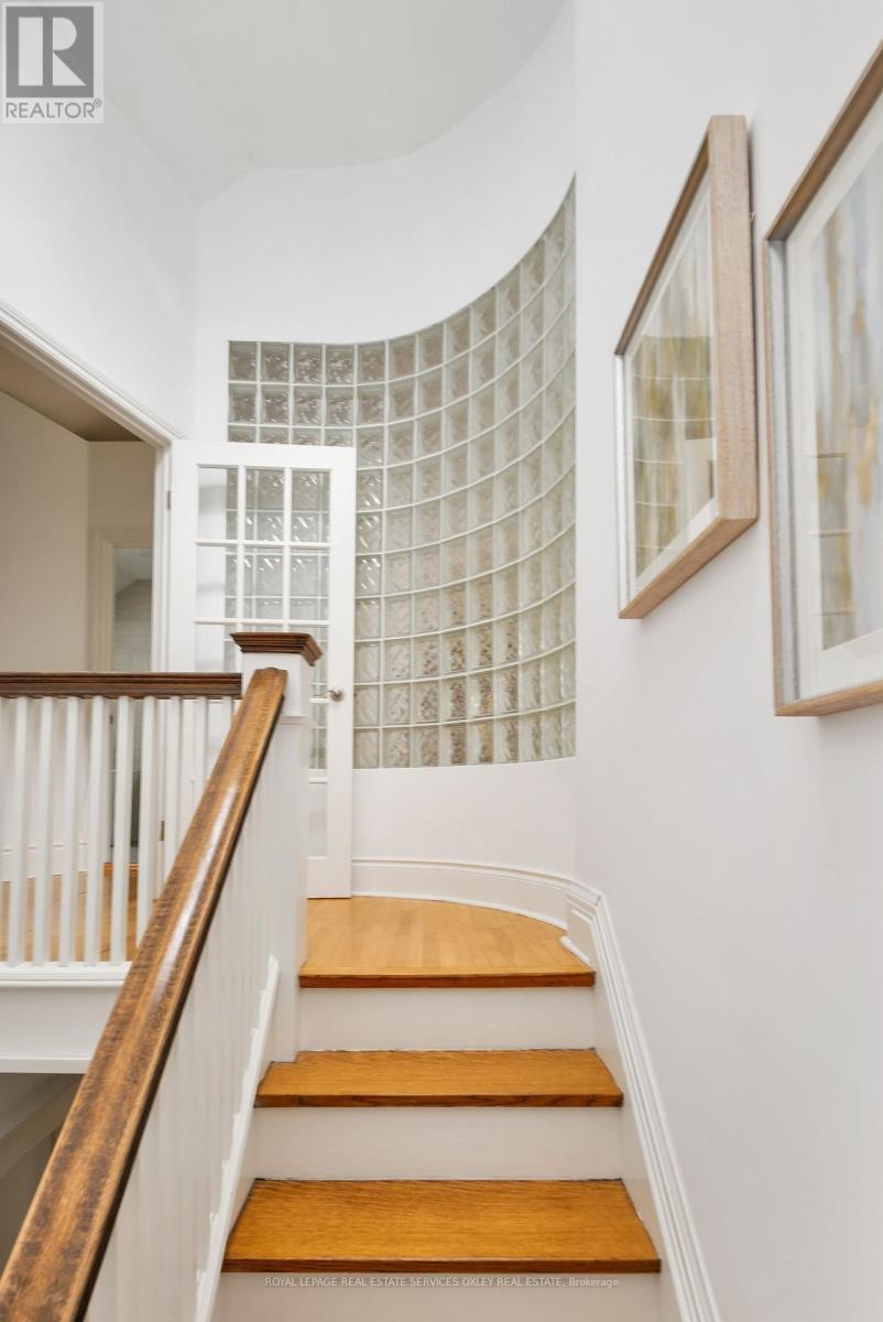 












7 BINSCARTH ROAD

,
Toronto,




Ontario
M4W1Y2

