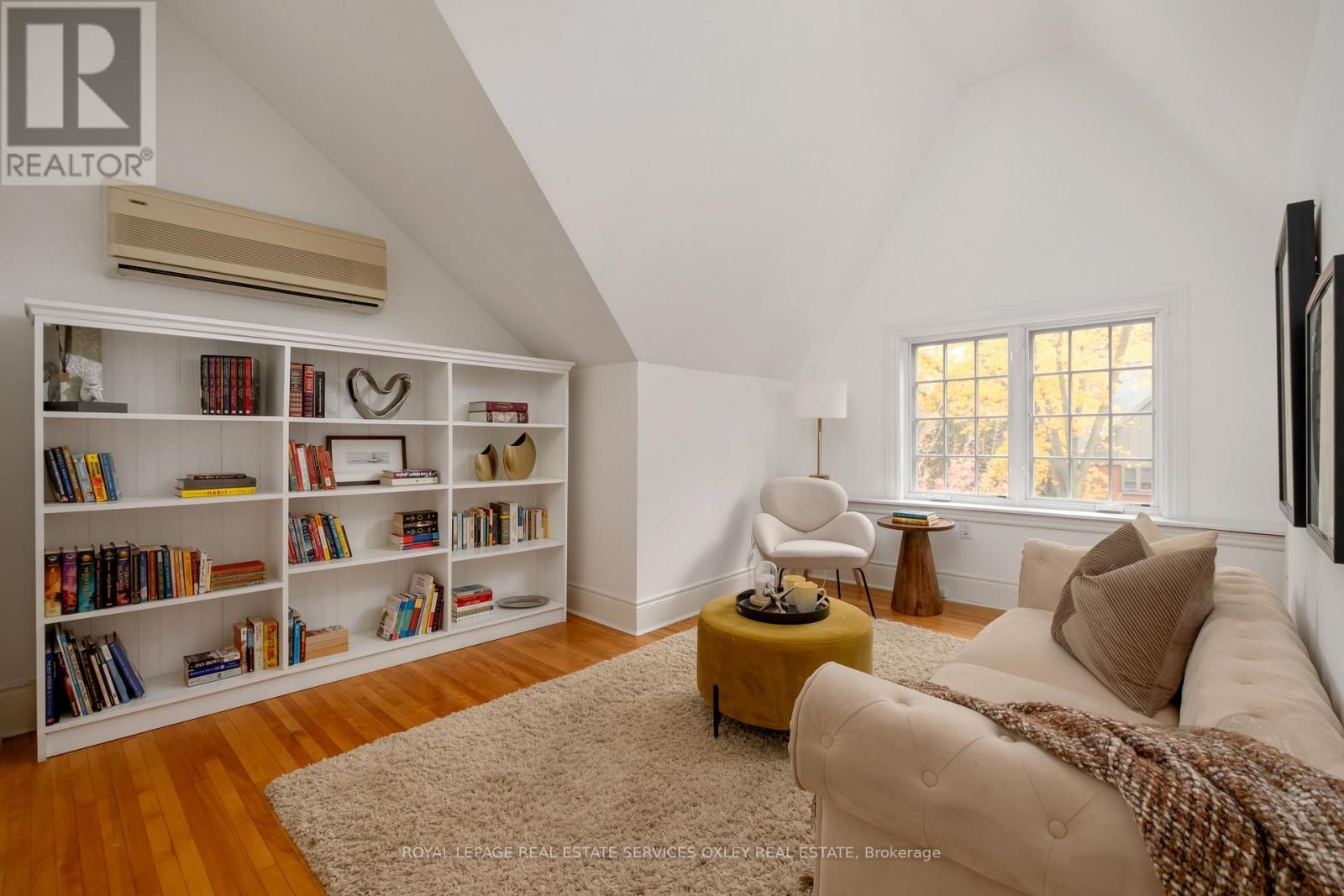 












7 BINSCARTH ROAD

,
Toronto,




Ontario
M4W1Y2

