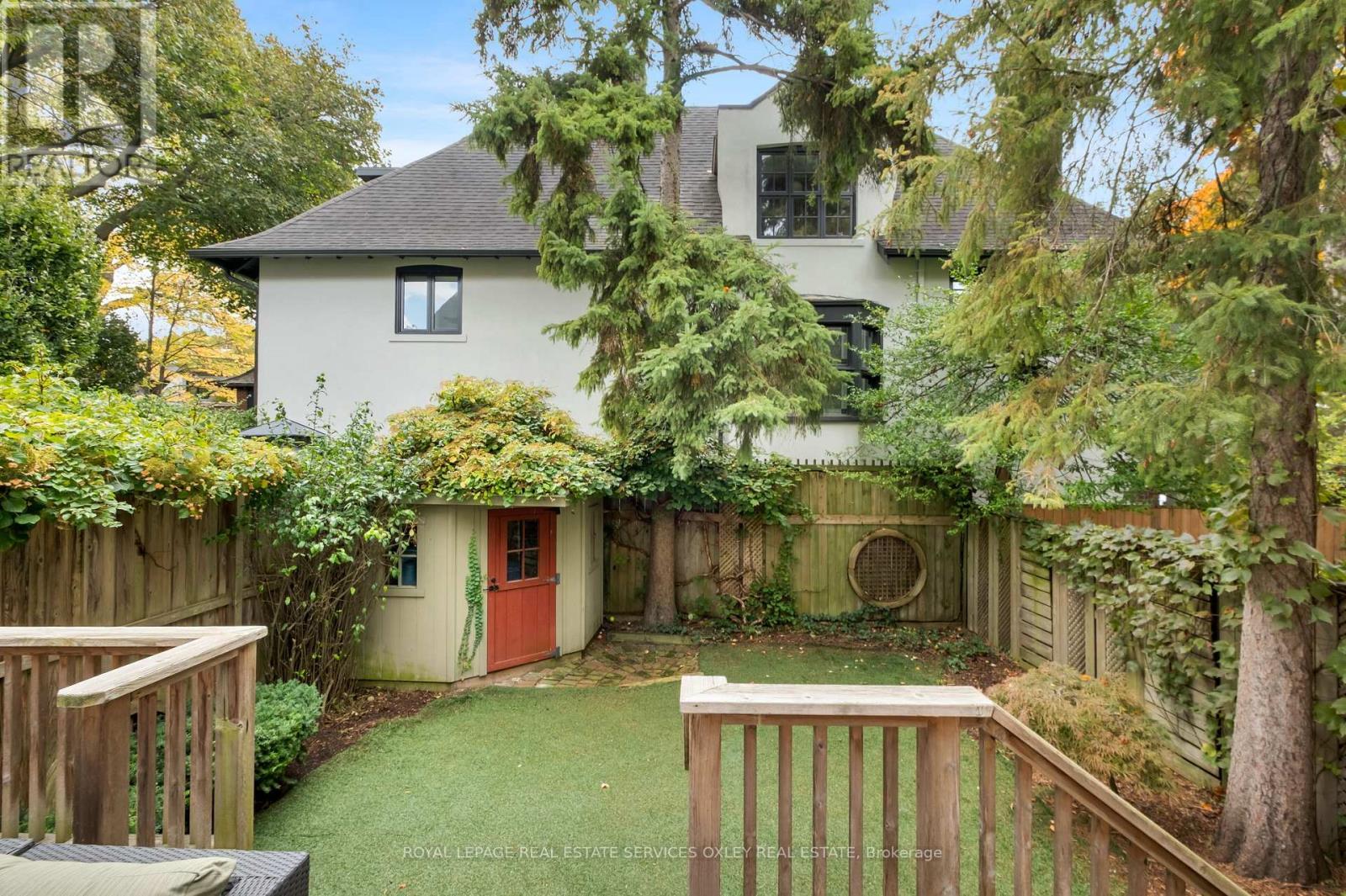 












7 BINSCARTH ROAD

,
Toronto,




Ontario
M4W1Y2

