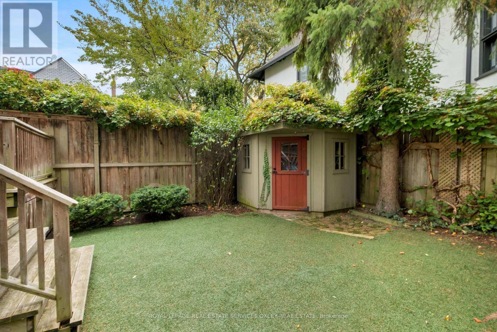 












7 BINSCARTH ROAD

,
Toronto,




Ontario
M4W1Y2

