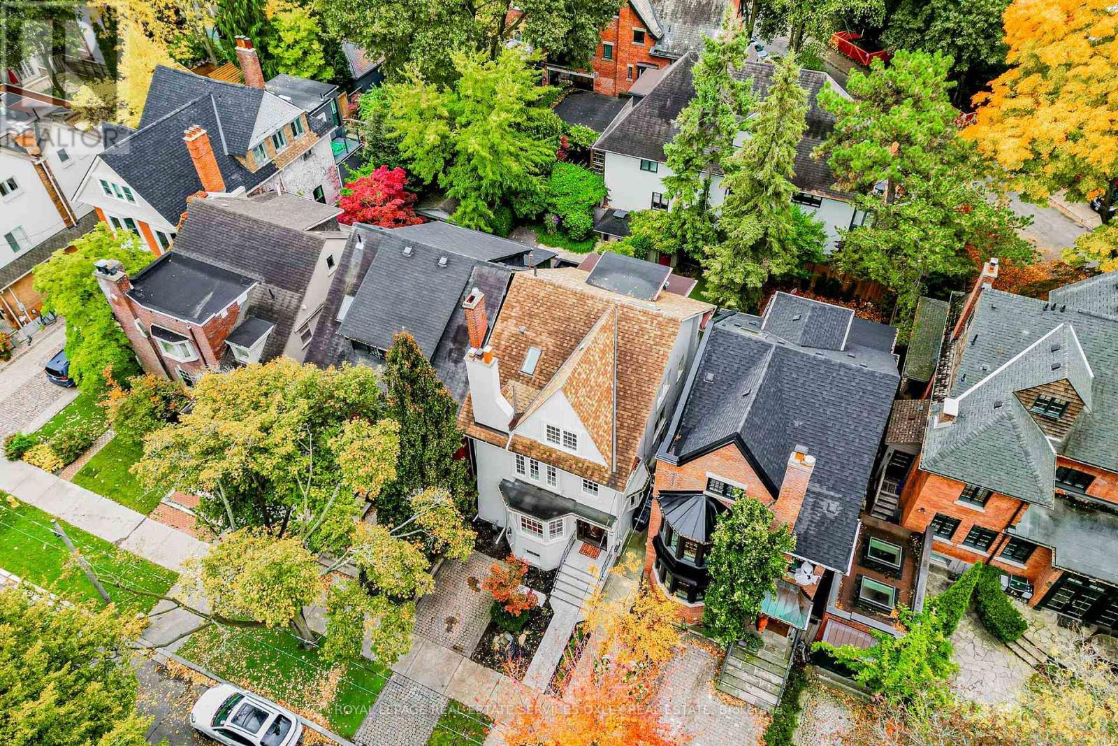 












7 BINSCARTH ROAD

,
Toronto,




Ontario
M4W1Y2

