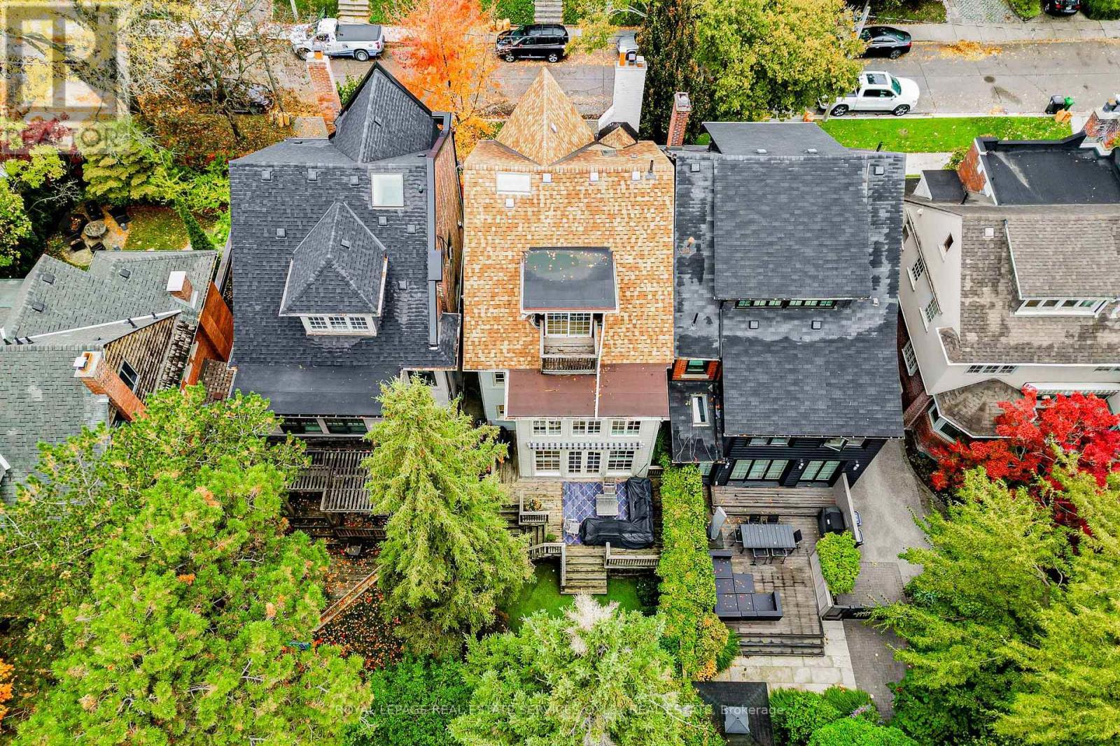 












7 BINSCARTH ROAD

,
Toronto,




Ontario
M4W1Y2

