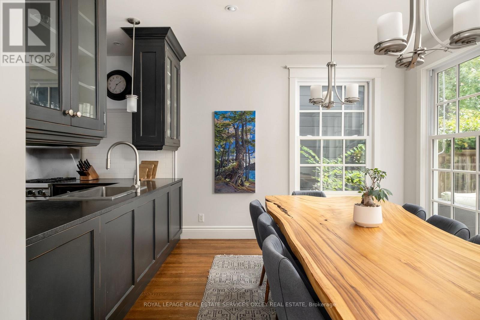 












7 BINSCARTH ROAD

,
Toronto,




Ontario
M4W1Y2

