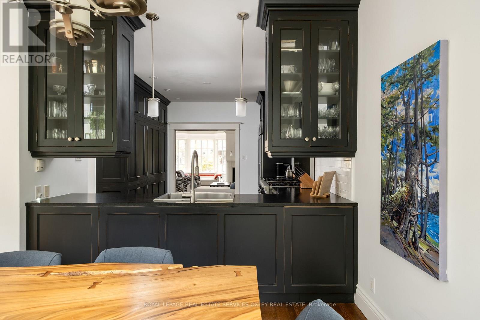 












7 BINSCARTH ROAD

,
Toronto,




Ontario
M4W1Y2

