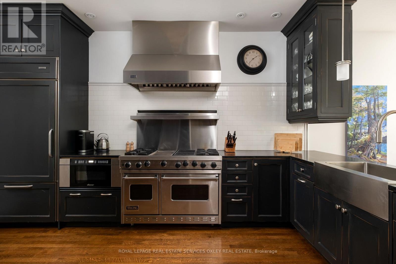 












7 BINSCARTH ROAD

,
Toronto,




Ontario
M4W1Y2

