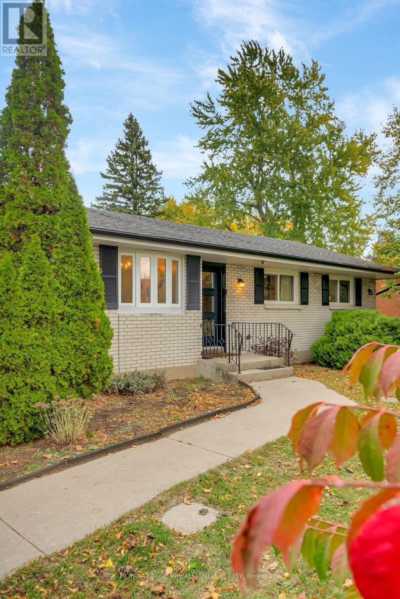 












97 ROSELAND DRIVE

,
Quinte West (Murray Ward),




Ontario
K0K1L0

