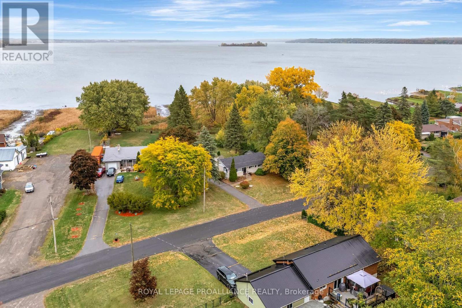 












97 ROSELAND DRIVE

,
Quinte West (Murray Ward),




Ontario
K0K1L0

