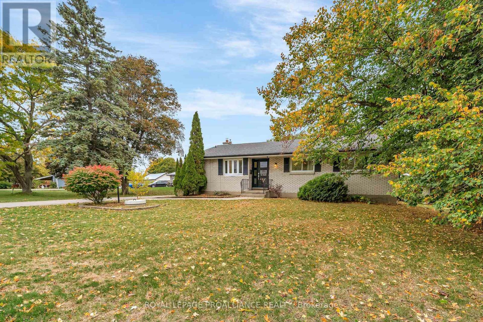 












97 ROSELAND DRIVE

,
Quinte West (Murray Ward),




Ontario
K0K1L0


