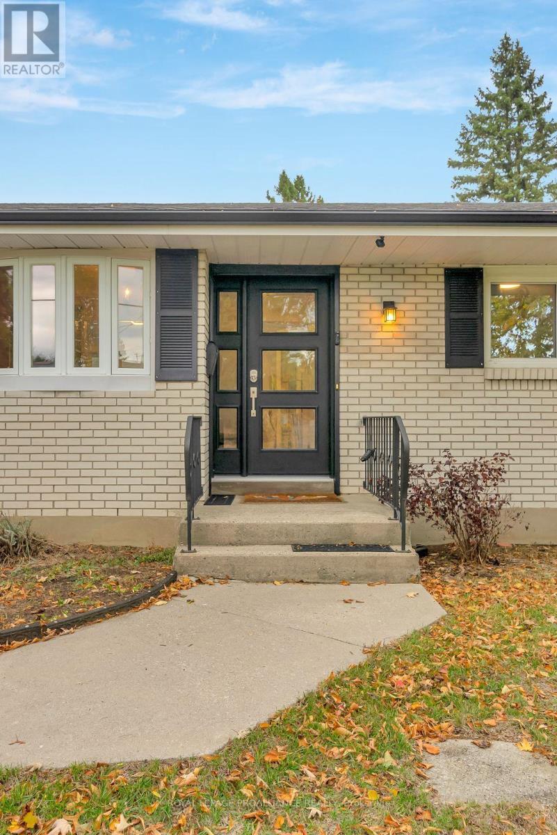 












97 ROSELAND DRIVE

,
Quinte West (Murray Ward),




Ontario
K0K1L0

