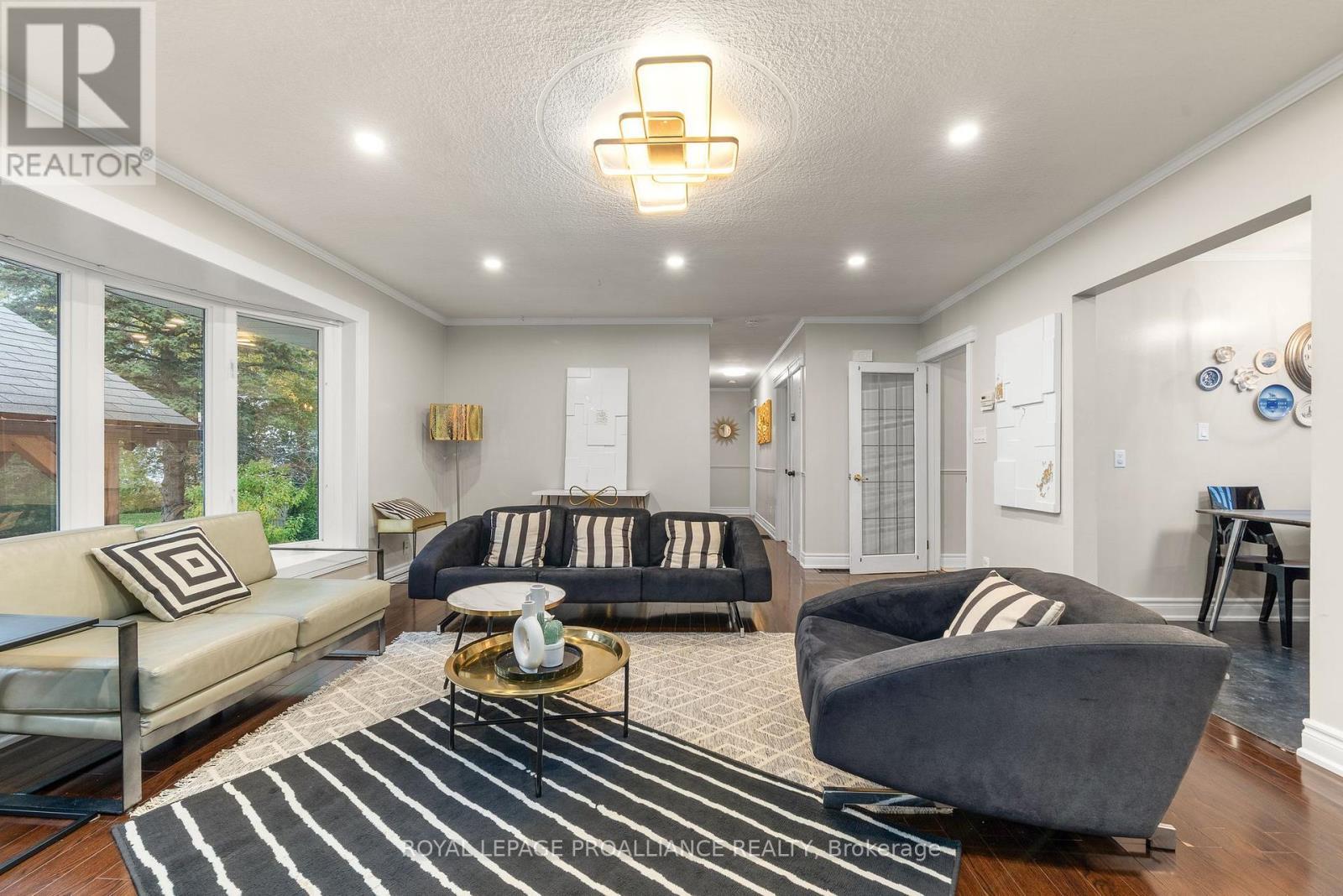 












97 ROSELAND DRIVE

,
Quinte West (Murray Ward),




Ontario
K0K1L0

