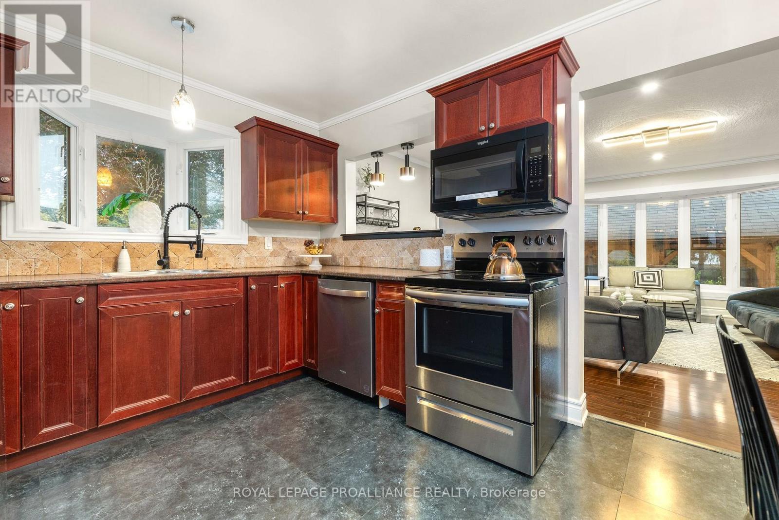 












97 ROSELAND DRIVE

,
Quinte West (Murray Ward),




Ontario
K0K1L0

