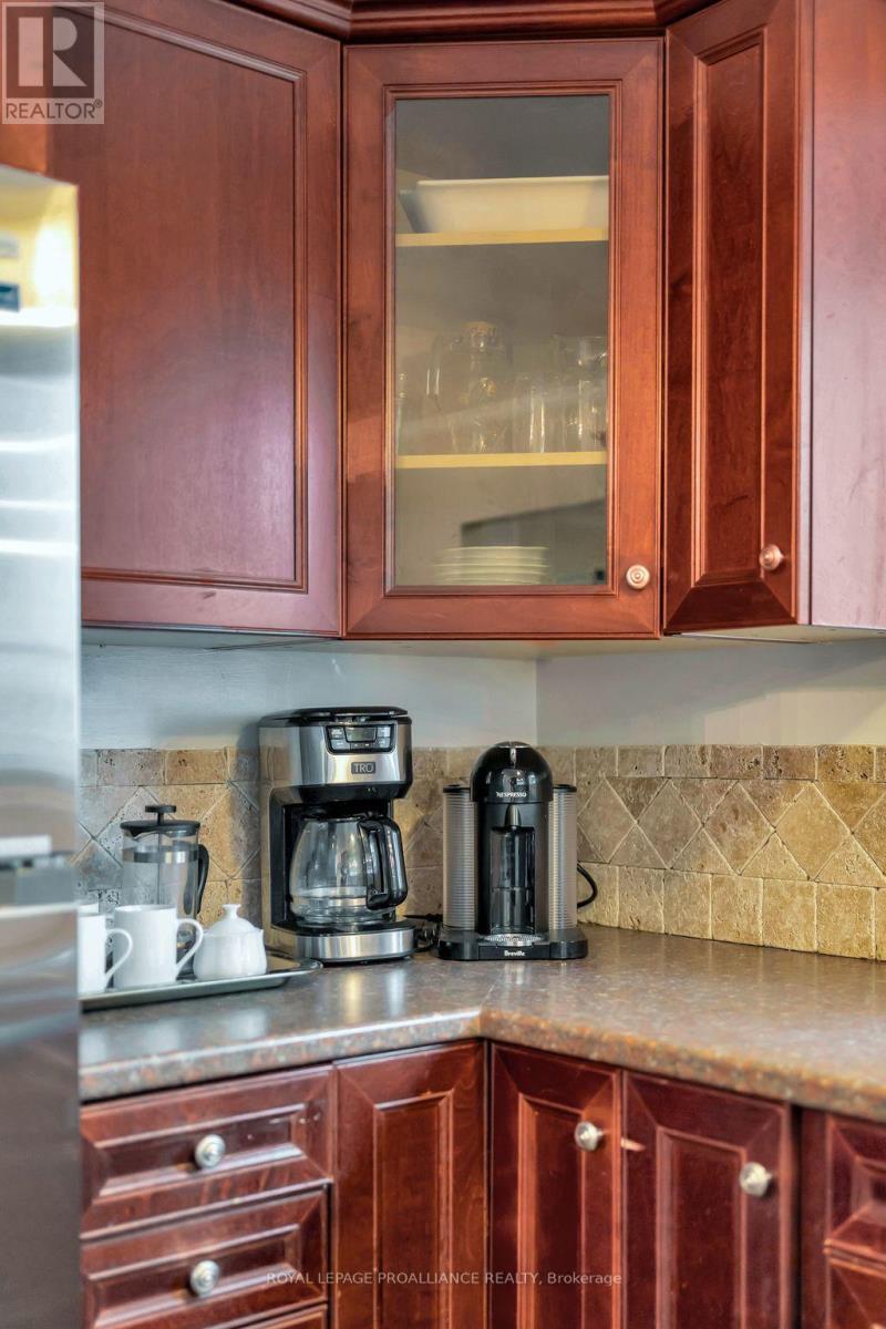 












97 ROSELAND DRIVE

,
Quinte West (Murray Ward),




Ontario
K0K1L0

