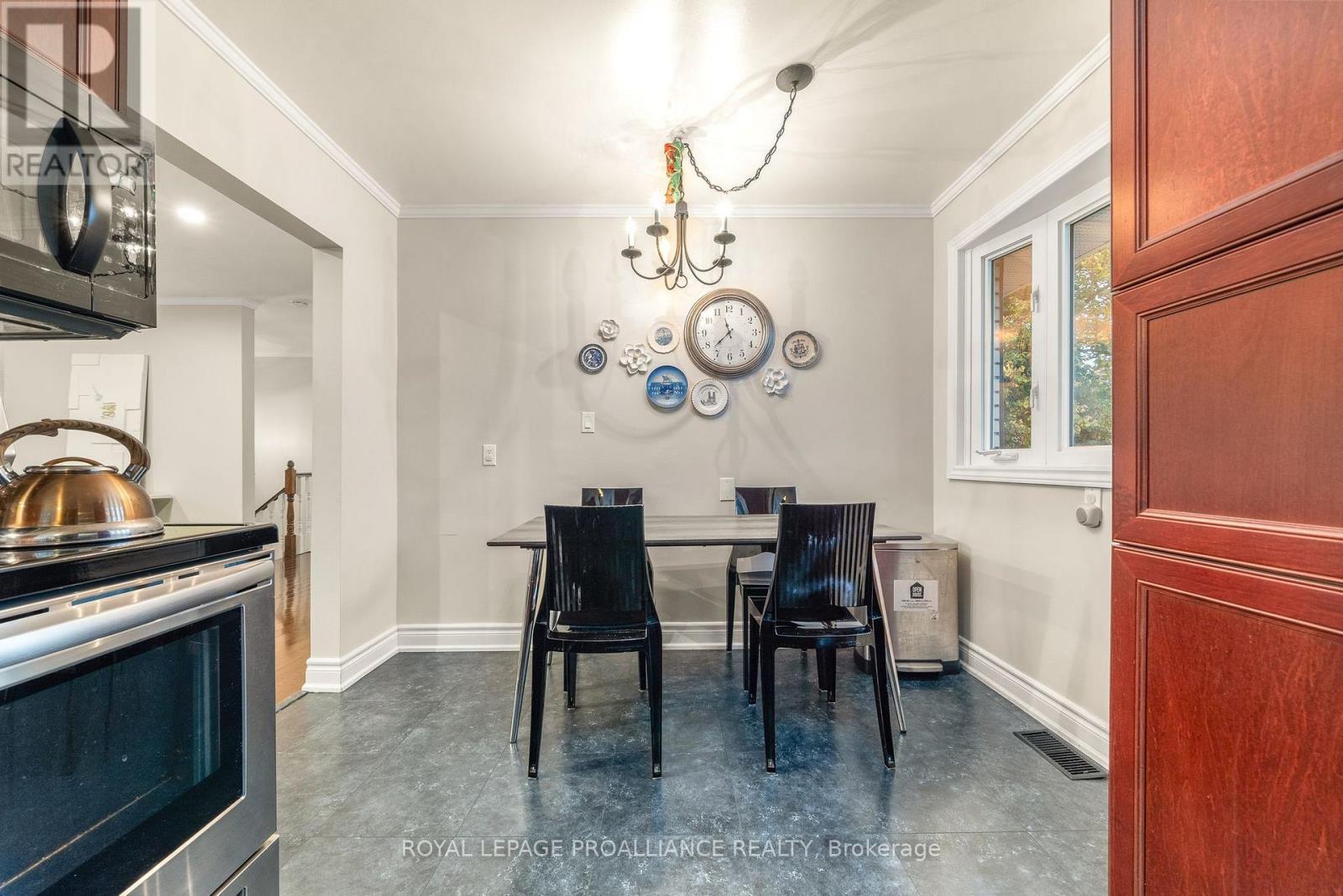 












97 ROSELAND DRIVE

,
Quinte West (Murray Ward),




Ontario
K0K1L0

