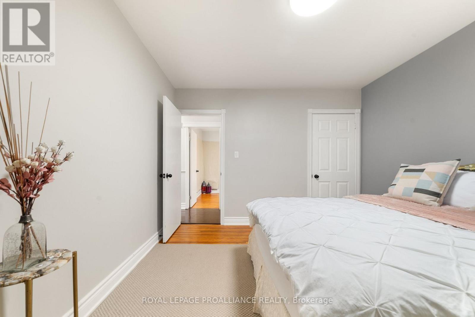 












97 ROSELAND DRIVE

,
Quinte West (Murray Ward),




Ontario
K0K1L0

