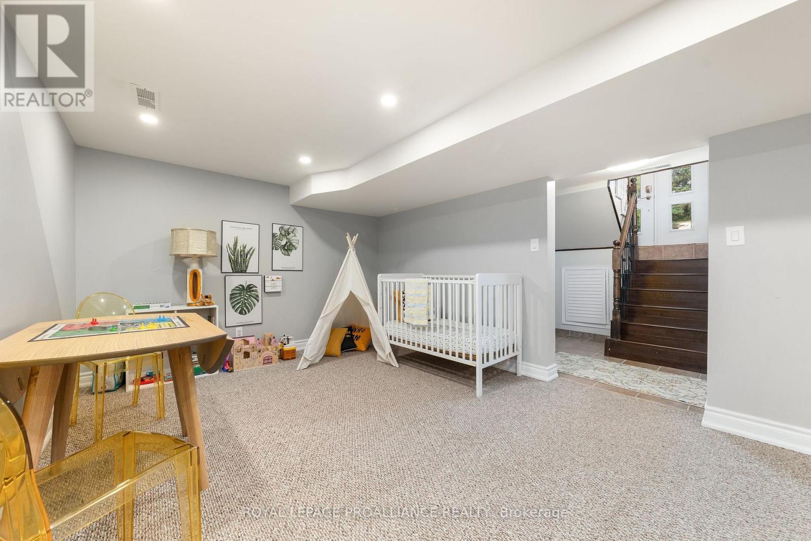 












97 ROSELAND DRIVE

,
Quinte West (Murray Ward),




Ontario
K0K1L0

