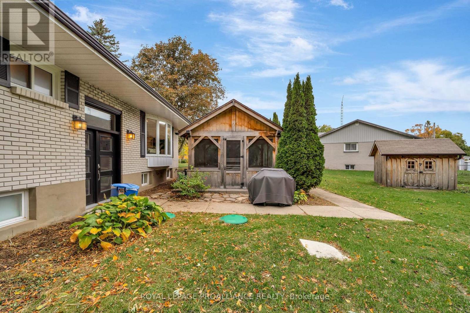 












97 ROSELAND DRIVE

,
Quinte West (Murray Ward),




Ontario
K0K1L0

