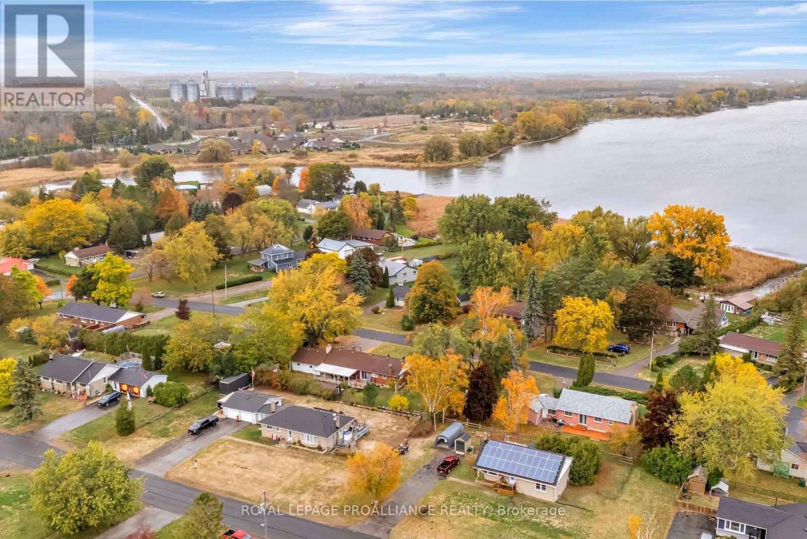 












97 ROSELAND DRIVE

,
Quinte West (Murray Ward),




Ontario
K0K1L0

