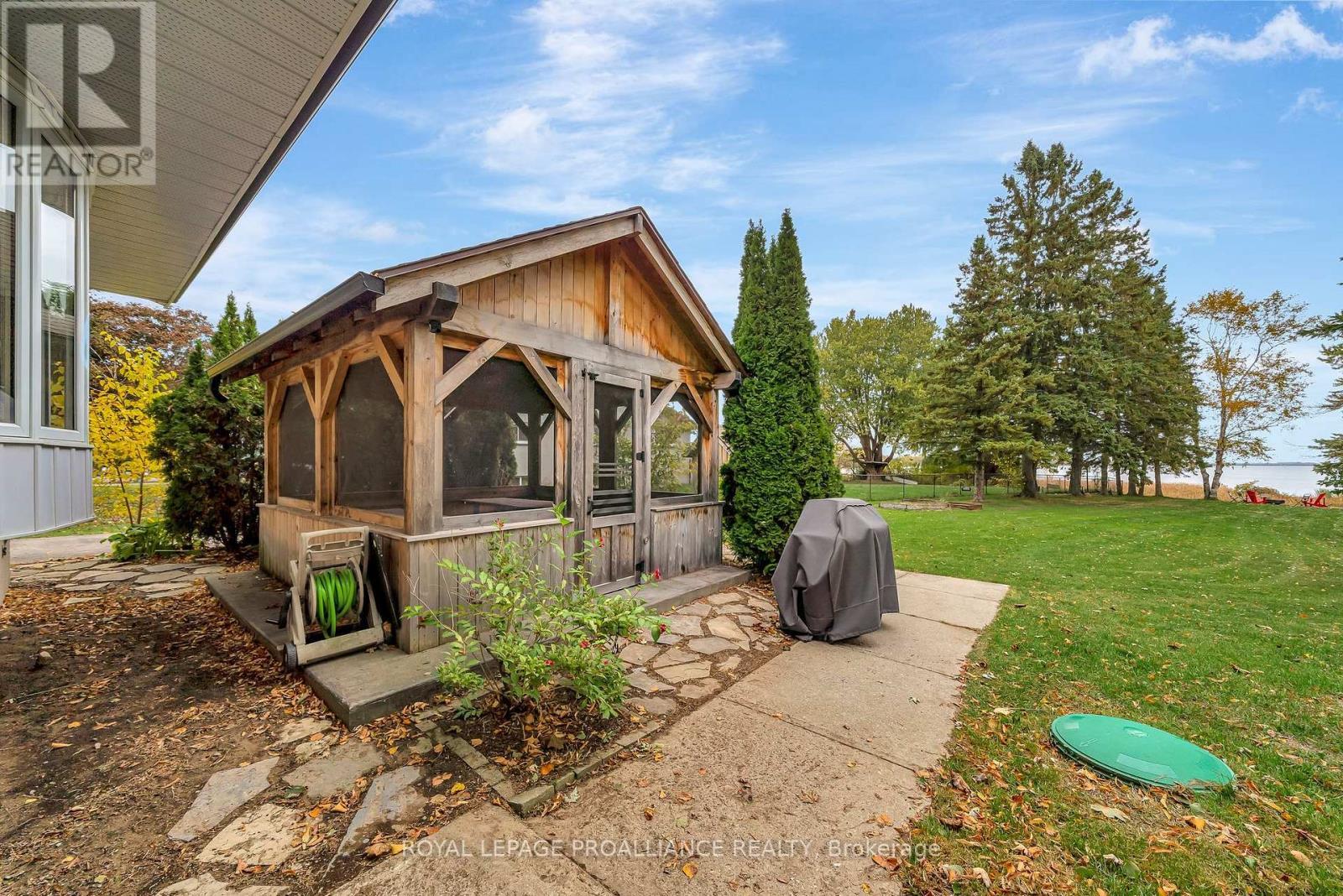 












97 ROSELAND DRIVE

,
Quinte West (Murray Ward),




Ontario
K0K1L0

