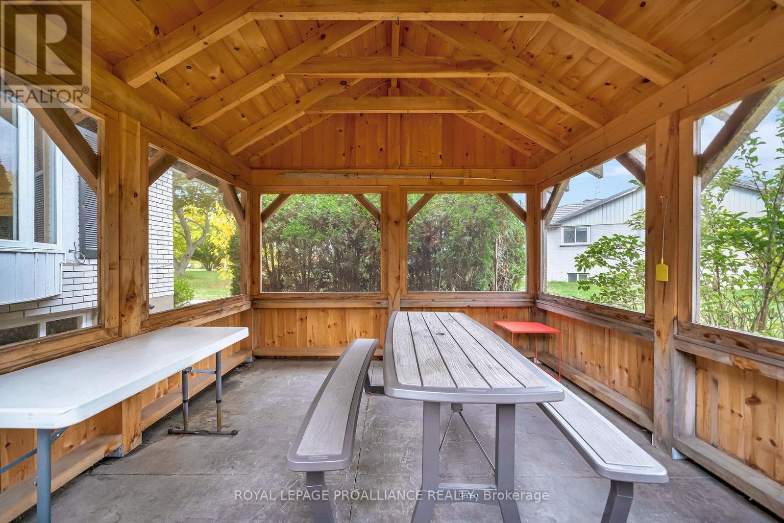 












97 ROSELAND DRIVE

,
Quinte West (Murray Ward),




Ontario
K0K1L0

